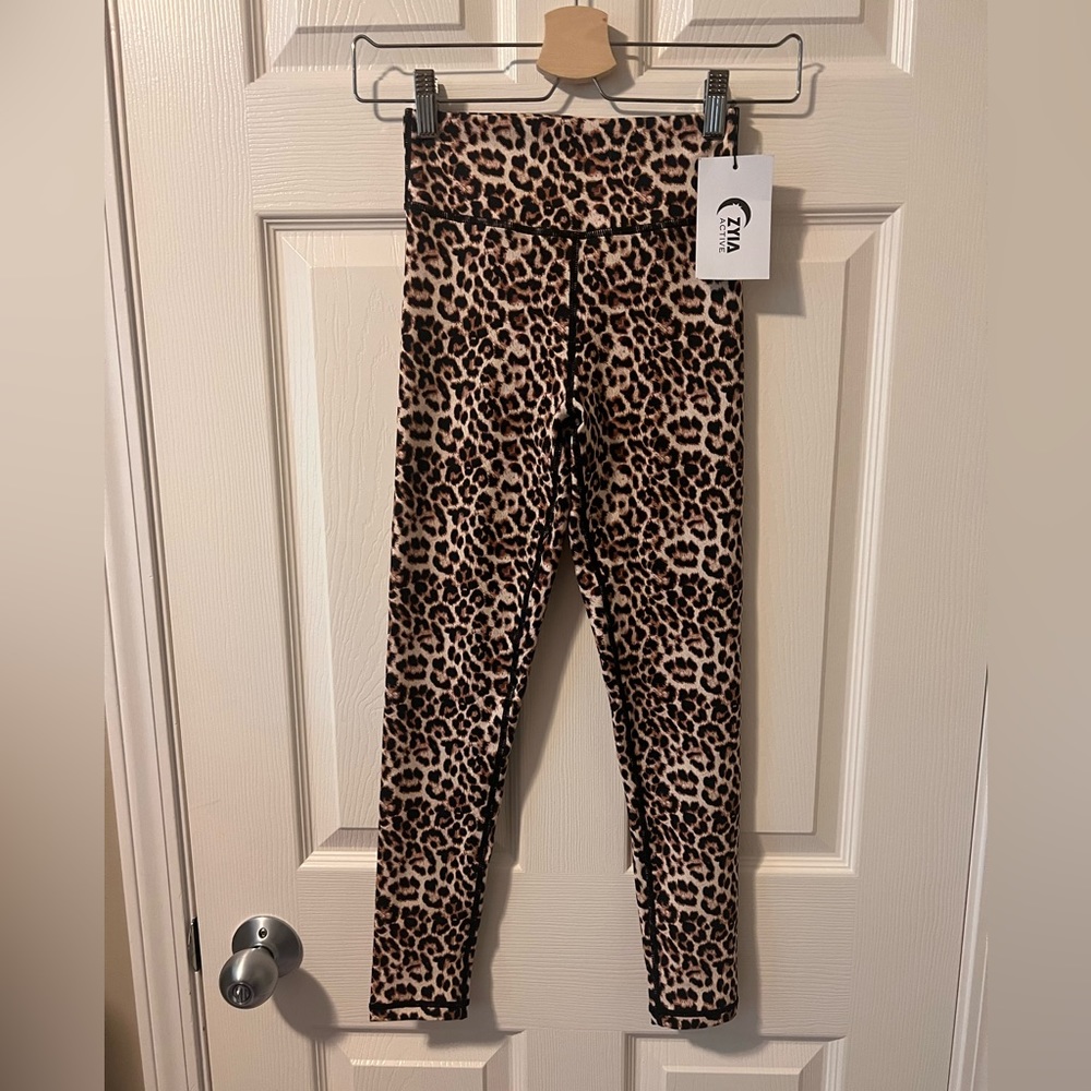 Zyia scrunch bum leggings